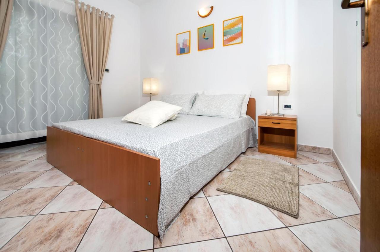 Apartments Milan Rovinj Bagian luar foto