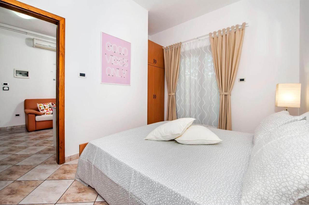 Apartments Milan Rovinj Bagian luar foto